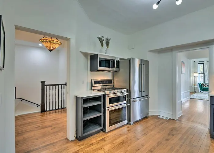 Casa de férias Spacious Home, 11 Mi To Downtown Chicago! Oak Park
