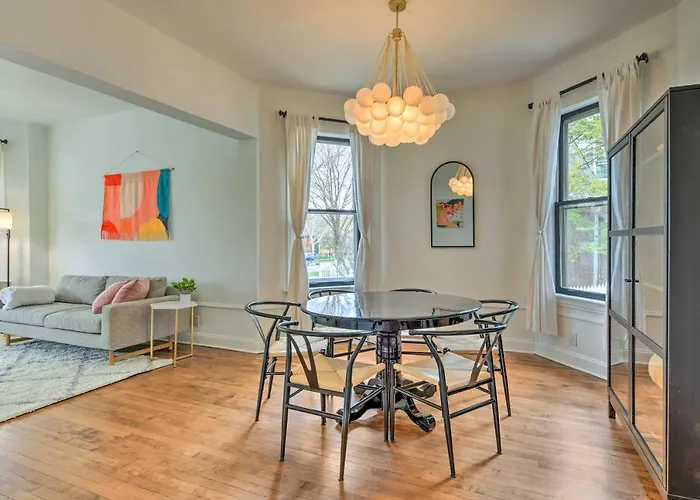 Spacious Home, 11 Mi To Downtown Chicago! *