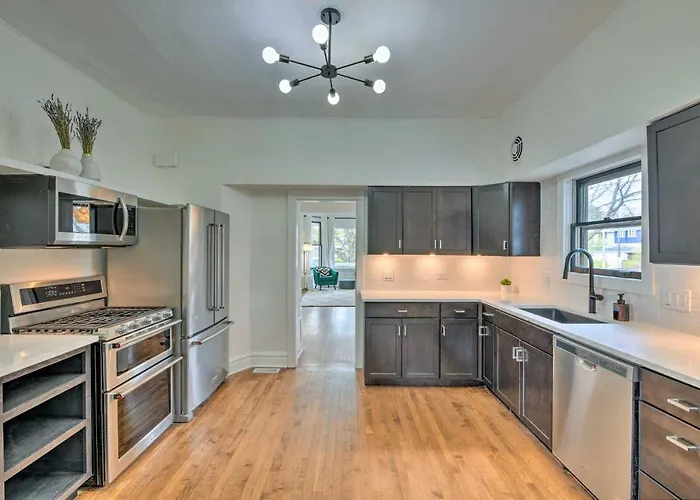 Spacious Home, 11 Mi To Downtown Chicago! Holiday home Oak Park